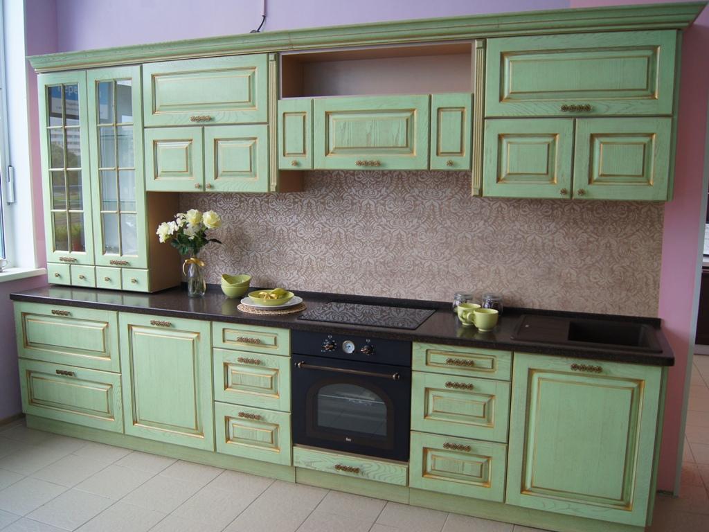 Кухня из массива ясеня нежно зеленый с золотой патиной в стиле прованс
